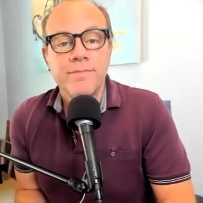 Portrait of Tom Papa