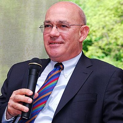 Portrait of Tom Segev
