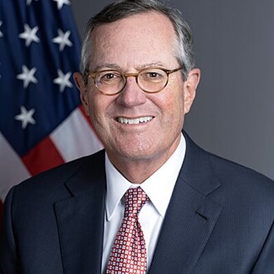 Portrait of Warren Stephens